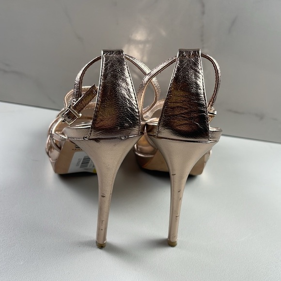 Badgley Mischka Metallic Rose Gold Heels Size 8 - Picture 3 of 6
